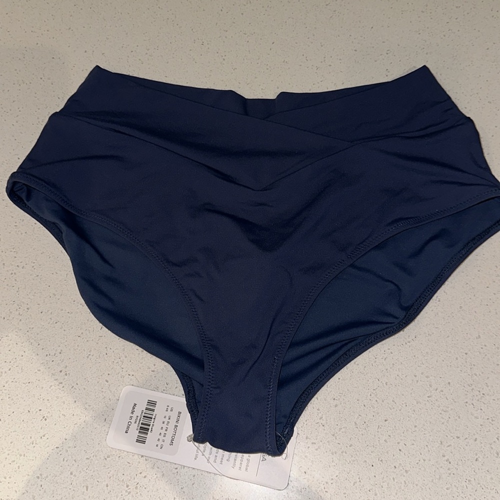 Bikini Bottom - V Cross Waist - Picture 6 of 7